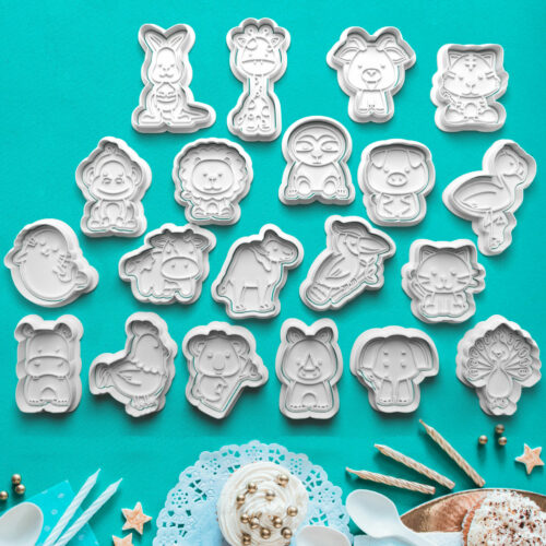 sada vykrajovačky a vykrajovátka s pečiatkou