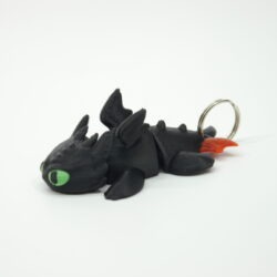 3D tlačený prívesok – kľúčenka Bezzubk3D tlačená postavička Prívesok BEZZUBKA a BESKA Night Fury a Light Fury z rozprávky Ako si vycvičiť drakaa (Toothless)