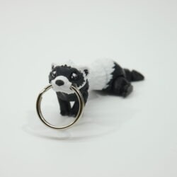 3D tlačený prívesok – kľúčenka fretka čierno-biela farba
